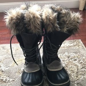 Sorel Joan of Arctic snowboot